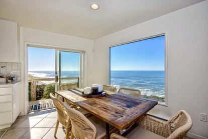 Gorgeous Oceanfront Vacation Rental with Breathtaking Views, Minutes from Half Moon Bay and San Francisco - Montara, California - glamping.directory