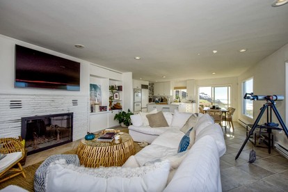 Gorgeous Oceanfront Vacation Rental with Breathtaking Views, Minutes from Half Moon Bay and San Francisco - Montara, California - glamping.directory
