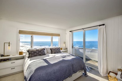 Gorgeous Oceanfront Vacation Rental with Breathtaking Views, Minutes from Half Moon Bay and San Francisco - Montara, California - glamping.directory
