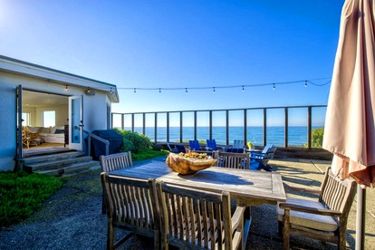 Gorgeous Oceanfront Vacation Rental with Breathtaking Views, Minutes from Half Moon Bay and San Francisco - Montara, California - glamping.directory
