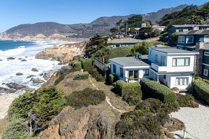 Gorgeous Oceanfront Vacation Rental with Breathtaking Views, Minutes from Half Moon Bay and San Francisco - glamping.directory