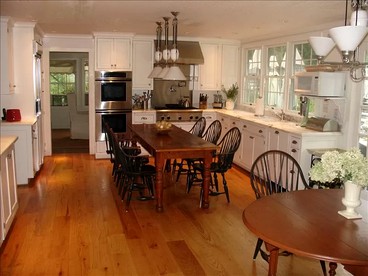Secluded Cottage Rental with a Heated Pool in Red Hook for Family Getaways in New York State - Red Hook, New York - glamping.directory