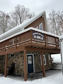 Cozy and Charming Cabin Nestled in the Hollywood Hills of Old Forge, Webb, NY - Webb, New York - glamping.directory