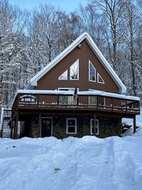 Cozy and Charming Cabin Nestled in the Hollywood Hills of Old Forge, Webb, NY - Webb, New York - glamping.directory