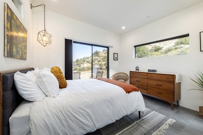 Beautiful Tiny House with Games and Hot-tub in Yucca Valley, California - Yucca Valley, California - glamping.directory