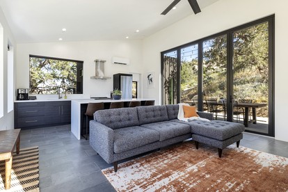 Beautiful Tiny House with Games and Hot-tub in Yucca Valley, California - Yucca Valley, California - glamping.directory