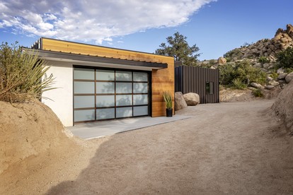 Beautiful Tiny House with Games and Hot-tub in Yucca Valley, California - Yucca Valley, California - glamping.directory
