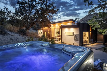 Beautiful Tiny House with Games and Hot-tub in Yucca Valley, California - Yucca Valley, California - glamping.directory