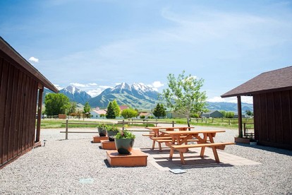 Cozy Tiny Cabin with Breathtaking Emigrant Peak Views for an Amazing Escape in Montana - Emigrant, Montana - glamping.directory