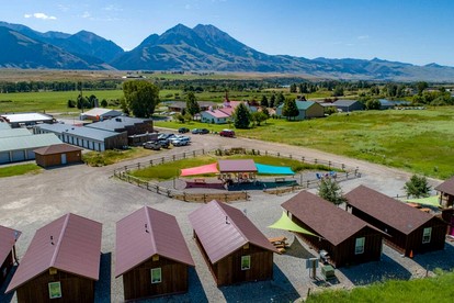 Cozy Tiny Cabin with Breathtaking Emigrant Peak Views for an Amazing Escape in Montana - Emigrant, Montana - glamping.directory