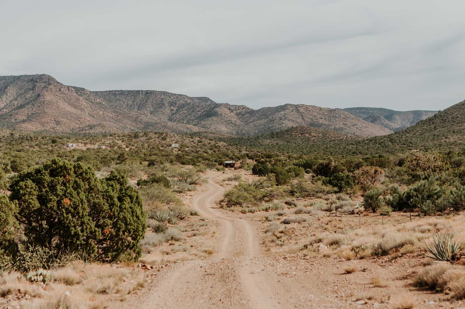 Slow me Down Ranch - Hackberry, Arizona - glamping.directory