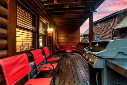 Idyllic Mountain Retreat with Spa, Pool and Deck in Tennessee - Pigeon Forge, Tennessee - glamping.directory