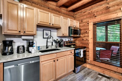 Idyllic Mountain Retreat with Spa, Pool and Deck in Tennessee - Pigeon Forge, Tennessee - glamping.directory