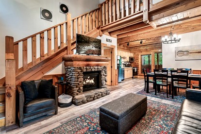 Idyllic Mountain Retreat with Spa, Pool and Deck in Tennessee - Pigeon Forge, Tennessee - glamping.directory