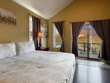 Breathtaking Mountain Views, Hot Tub & Pool Access in North Conway, New Hampshire - North Conway, New Hampshire - glamping.directory