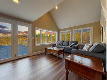 Breathtaking Mountain Views, Hot Tub & Pool Access in North Conway, New Hampshire - North Conway, New Hampshire - glamping.directory