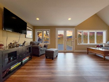 Breathtaking Mountain Views, Hot Tub & Pool Access in North Conway, New Hampshire - North Conway, New Hampshire - glamping.directory