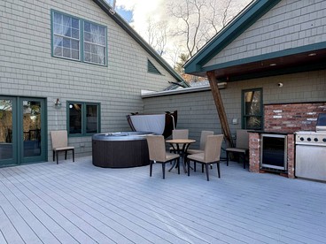 Breathtaking Mountain Views, Hot Tub & Pool Access in North Conway, New Hampshire - North Conway, New Hampshire - glamping.directory