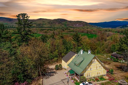 Incredible Villa with Swimming Pool and Hot-tub in North Conway, New Hampshire - North Conway, New Hampshire - glamping.directory