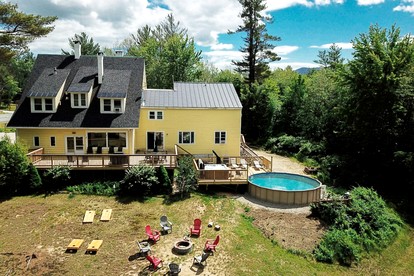 Incredible Villa with Swimming Pool and Hot-tub in North Conway, New Hampshire - North Conway, New Hampshire - glamping.directory