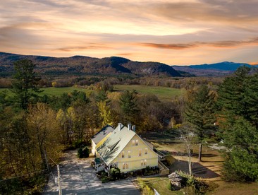 Incredible Villa with Swimming Pool and Hot-tub in North Conway, New Hampshire - North Conway, New Hampshire - glamping.directory