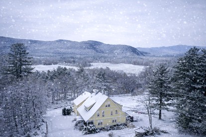 Incredible Villa with Swimming Pool and Hot-tub in North Conway, New Hampshire - glamping.directory