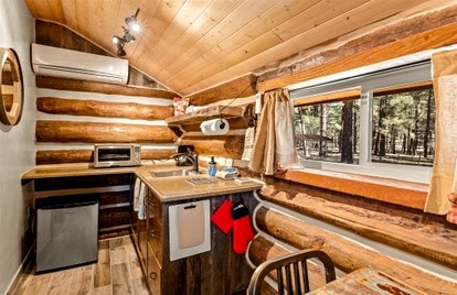 Cozy Historic Log Cabin with Fire Pit and Private Backyard on the Edge of the Kaibab National Forest in Parks, Arizona - Parks, Arizona - glamping.directory