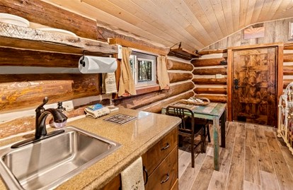 Cozy Historic Log Cabin with Fire Pit and Private Backyard on the Edge of the Kaibab National Forest in Parks, Arizona - Parks, Arizona - glamping.directory