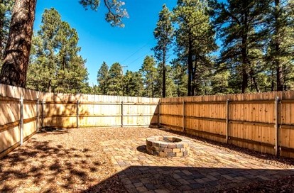 Cozy Historic Log Cabin with Fire Pit and Private Backyard on the Edge of the Kaibab National Forest in Parks, Arizona - Parks, Arizona - glamping.directory