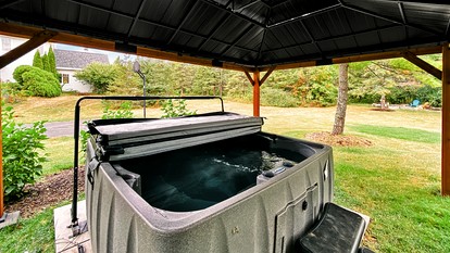 Luxurious Retreat with Expansive Yard in Sister Bay, Wisconsin - Sister Bay, Wisconsin - glamping.directory