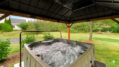Luxurious Retreat with Expansive Yard in Sister Bay, Wisconsin - Sister Bay, Wisconsin - glamping.directory