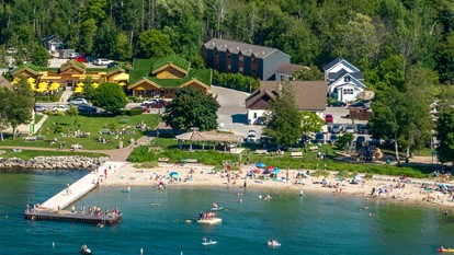 Luxurious Retreat with Expansive Yard in Sister Bay, Wisconsin - Sister Bay, Wisconsin - glamping.directory