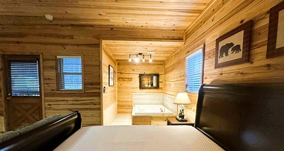 Incredible ADA-Compliant Cabin for a Relaxing Getaway in Newland, North Carolina - Newland, North Carolina - glamping.directory