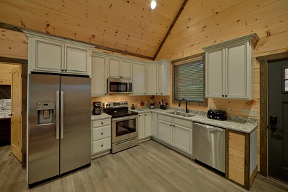 Romantic Cabin Escape for Two with Indoor Pool and Hot Tub in Sevierville, Tennessee - Sevierville, Tennessee - glamping.directory