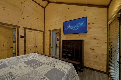 Romantic Cabin Escape for Two with Indoor Pool and Hot Tub in Sevierville, Tennessee - Sevierville, Tennessee - glamping.directory