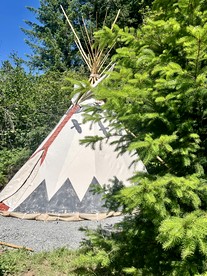 Peaceful Hand-Painted Tipi with Outdoor Kitchen near Columbia River Gorge, Oregon - Corbett, Oregon - glamping.directory