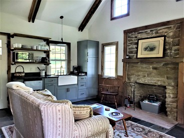 Historic Cabin near Luray Caverns Perfect for a Family Vacation in Virginia - Sperryville, Virginia - glamping.directory