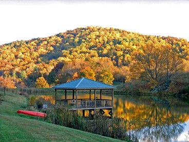 Historic Cabin near Luray Caverns Perfect for a Family Vacation in Virginia - Sperryville, Virginia - glamping.directory