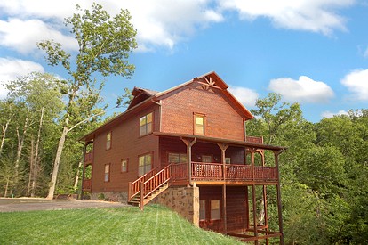 Cozy Family Cabin Rental with a Hot Tub in the Vacation Town of Gatlinburg, TN - Gatlinburg, Tennessee - glamping.directory