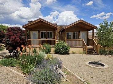 Cozy Cabin for Two in Escalante, Utah - Perfect for a Romantic Mountain Getaway - Escalante, Utah - glamping.directory