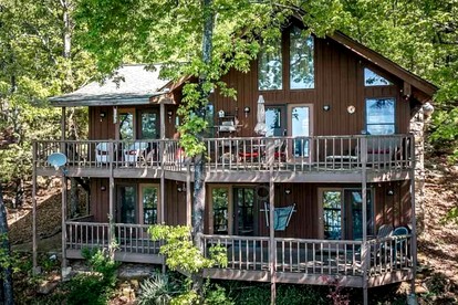Breathtaking Wooden Cabin with Great Sights in Edgemont, Arkansas - glamping.directory