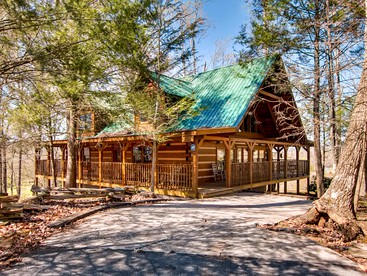 Smoky Mountain Serenity: Your Dream Vacation Awaits in this Perfect Cabin with Hot Tub - glamping.directory
