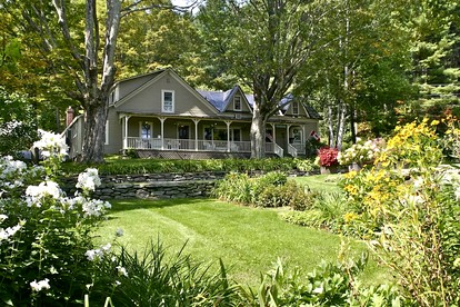 Charming Two-Person Suite Rental for Getaway to Mad River Valley, Vermont - Warren, Vermont - glamping.directory