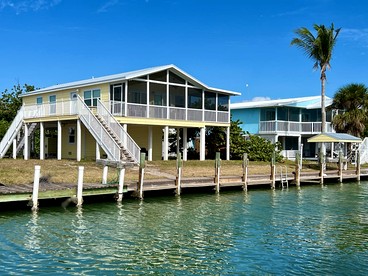 Spacious Waterside Cottage with Private Dock with Easy Access to Placida Bay and the Gulf of Mexico on Little Gasparilla Island, Florida - glamping.directory