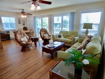 Spacious Waterside Cottage with Private Dock with Easy Access to Placida Bay and the Gulf of Mexico on Little Gasparilla Island, Florida - Placida, Florida - glamping.directory