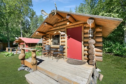Secluded Creekside Cabin with Eagle Views Near Bear Creek Pond in Hope, Alaska - Hope, Alaska - glamping.directory