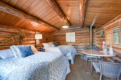 Secluded Creekside Cabin with Eagle Views Near Bear Creek Pond in Hope, Alaska - Hope, Alaska - glamping.directory