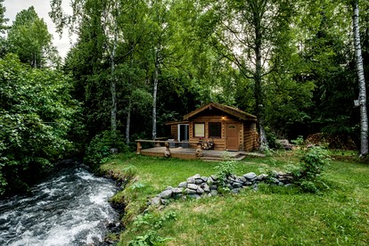 Secluded Creekside Cabin with Eagle Views Near Bear Creek Pond in Hope, Alaska - glamping.directory
