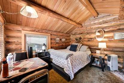 Secluded Creekside Cabin with Eagle Views Near Bear Creek Pond in Hope, Alaska - Hope, Alaska - glamping.directory