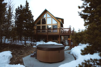 Secluded Family Cabin with a Hot Tub in the Rocky Mountains near Denver, Colorado - Alma, Colorado - glamping.directory